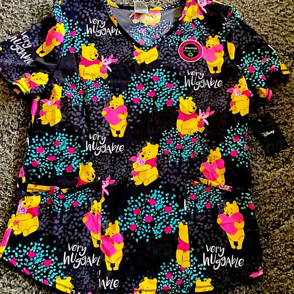 Women’s Disney Winnie The Pooh Scrub Top Size M